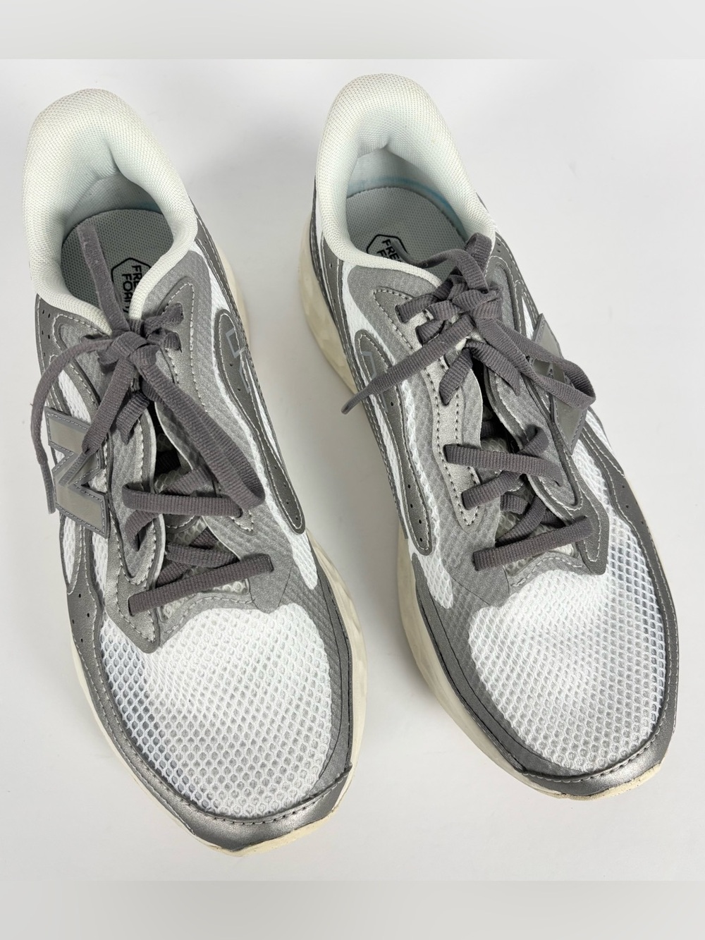 New Balance Fresh Foam Silver Warists Athletic Sneakers - Picture 2 of 8